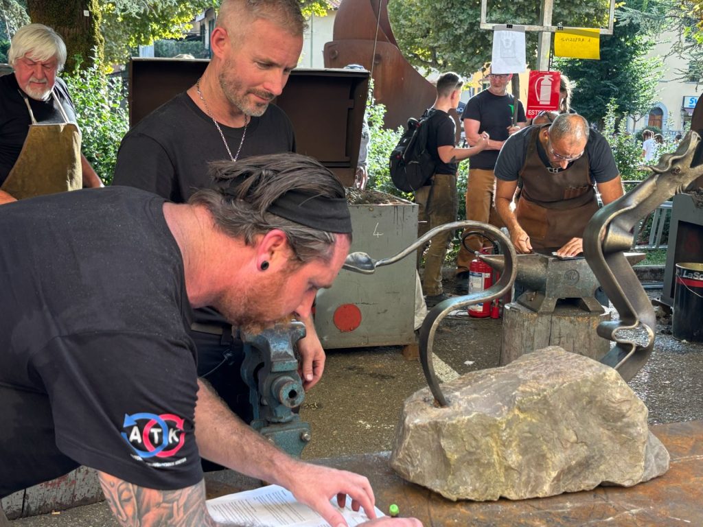 Via alle iscrizioni per Fucine aperte: lascia un pensiero sui 50 anni della Biennale e scolpiscilo nel ferro